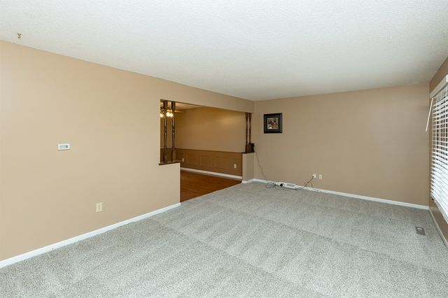 1622 NW 109th Street, Clive, IA 50325