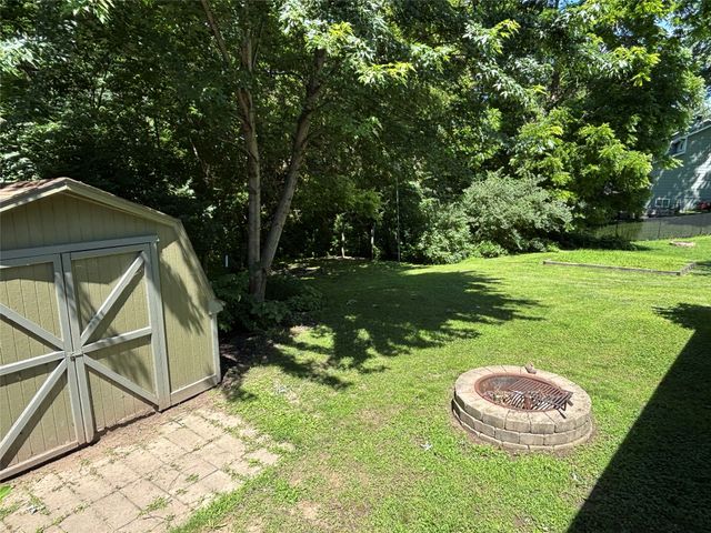 1622 NW 109th Street, Clive, IA 50325