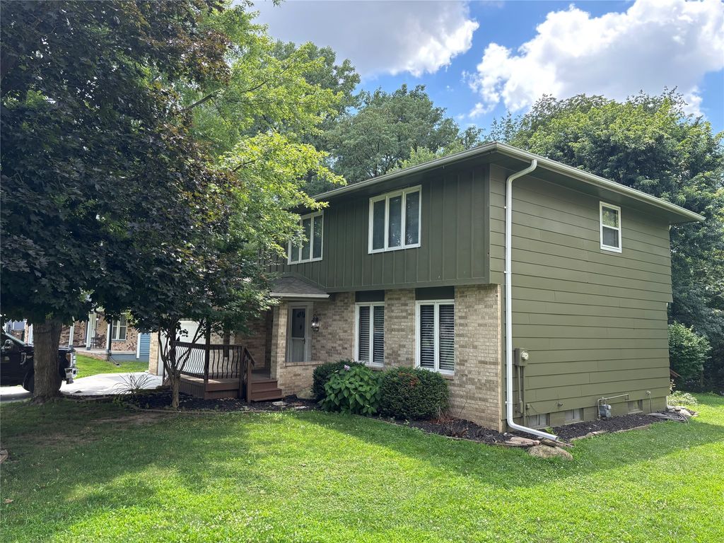 1622 NW 109th Street, Clive, IA 50325