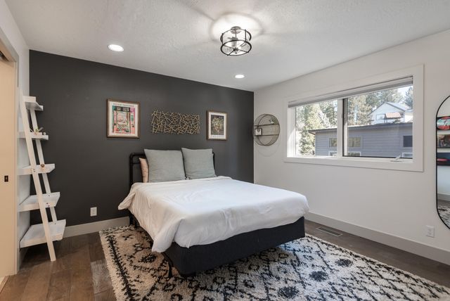 60012 Ridgeview Drive W, Bend, OR 97702