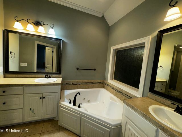 990 Clubhouse Drive, Pearl, MS 39208