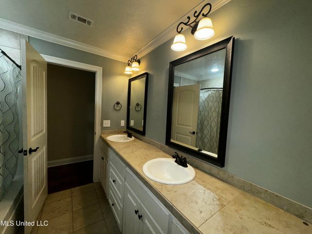 990 Clubhouse Drive, Pearl, MS 39208