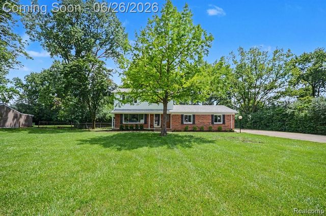 24474 Springbrook Drive, Farmington, MI 48336