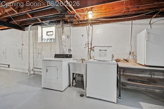 24474 Springbrook Drive, Farmington, MI 48336