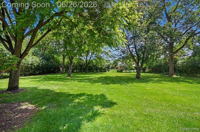 24474 Springbrook Drive, Farmington, MI 48336