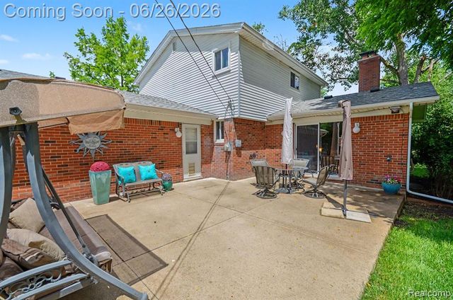 24474 Springbrook Drive, Farmington, MI 48336
