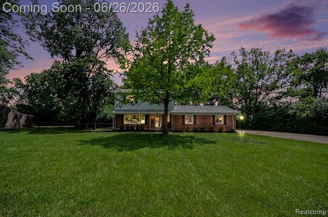 24474 Springbrook Drive, Farmington, MI 48336