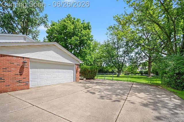 24474 Springbrook Drive, Farmington, MI 48336