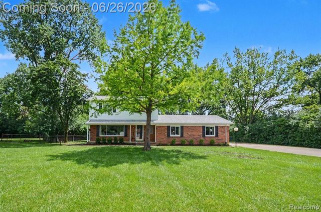 24474 Springbrook Drive, Farmington, MI 48336
