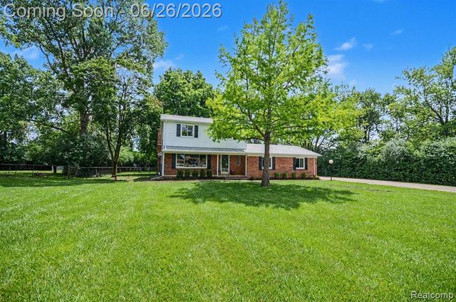 24474 Springbrook Drive, Farmington, MI 48336