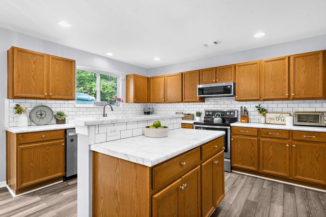 813 Lecture Drive, Ladson, SC 29456