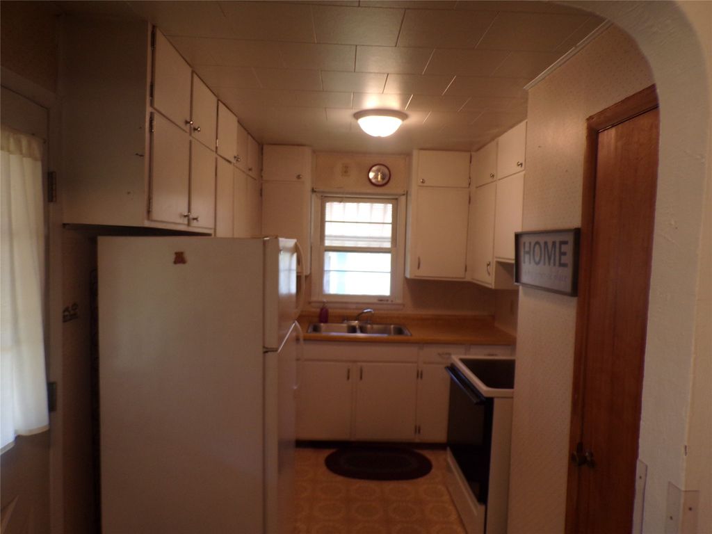 Image 2 of property listing at 315 E Wisconsin Street, Chippewa Falls, WI 54729