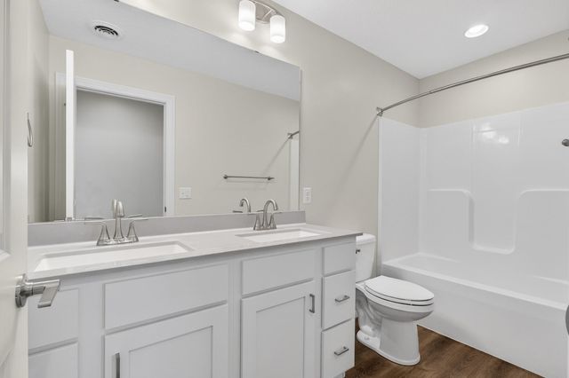 3918 ORCHARD Drive, Bettendorf, IA 52722