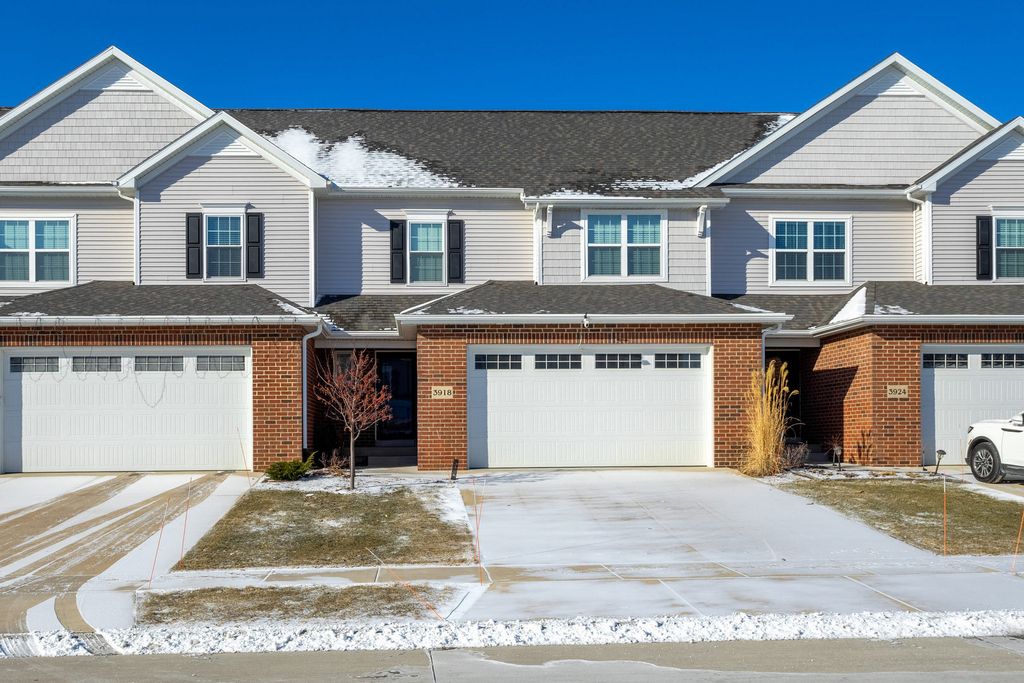 3918 ORCHARD Drive, Bettendorf, IA 52722