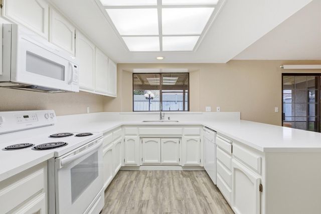 2613 Mill Oak Dr, Modesto, CA 95355