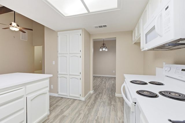 2613 Mill Oak Dr, Modesto, CA 95355