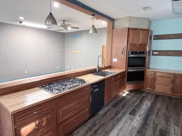 207 Banyan Street, Lake Jackson, TX 77566