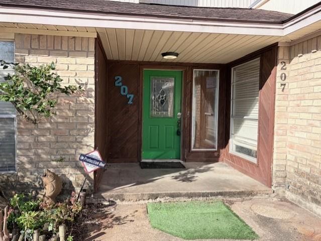 207 Banyan Street, Lake Jackson, TX 77566