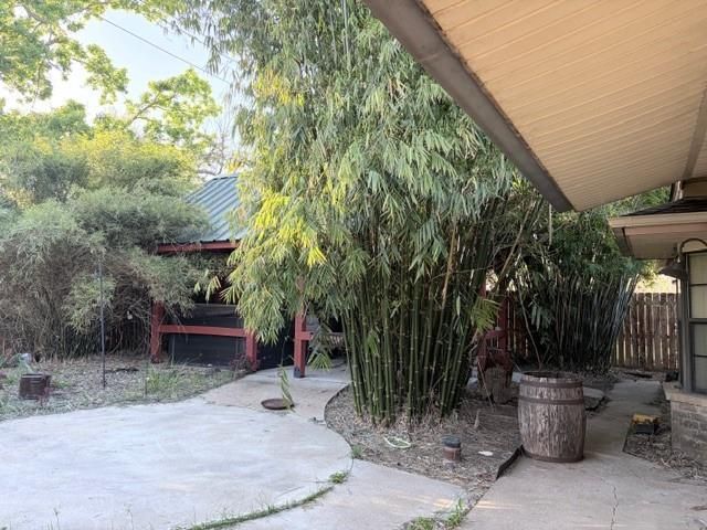 207 Banyan Street, Lake Jackson, TX 77566