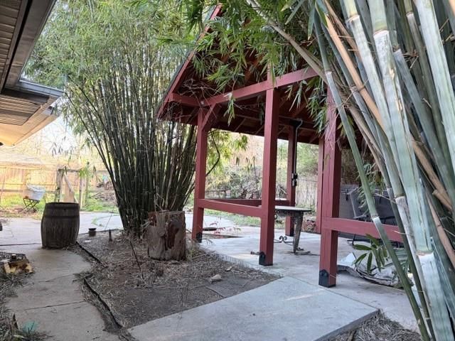 207 Banyan Street, Lake Jackson, TX 77566