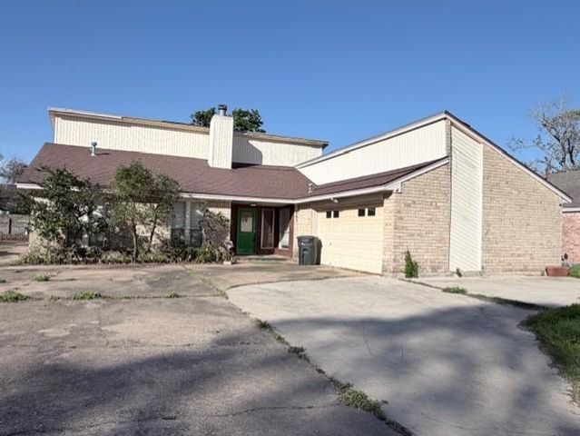 207 Banyan Street, Lake Jackson, TX 77566