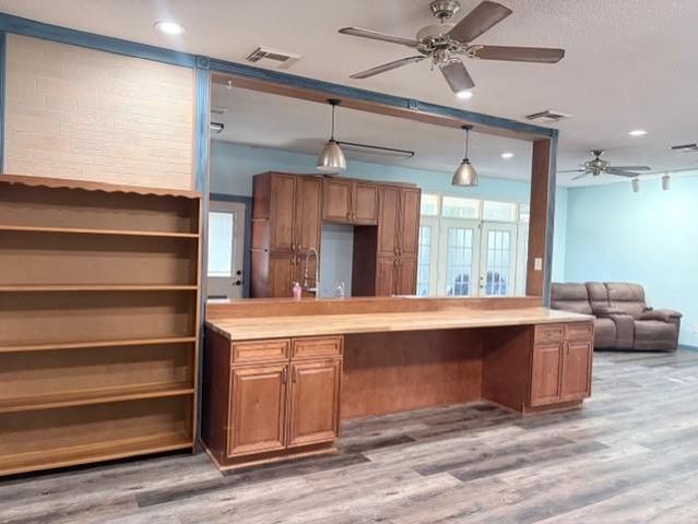 207 Banyan Street, Lake Jackson, TX 77566