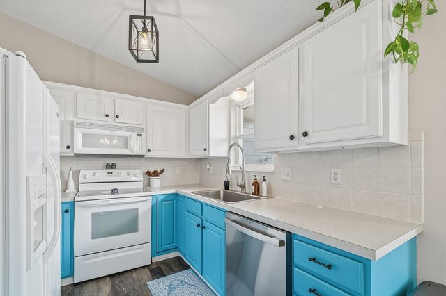 1726 N Basswood Ct, Andover, KS 67002