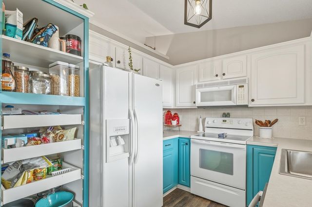 1726 N Basswood Ct, Andover, KS 67002