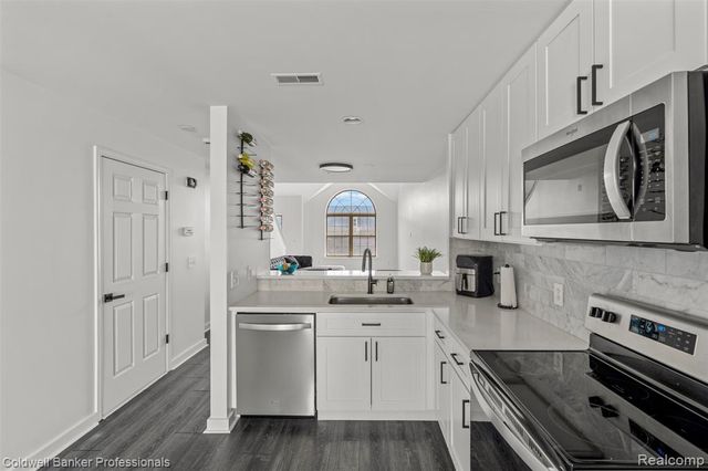 3245 Newbury Place, Troy, MI 48084