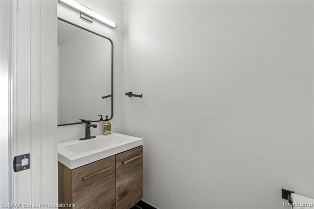 3245 Newbury Place, Troy, MI 48084
