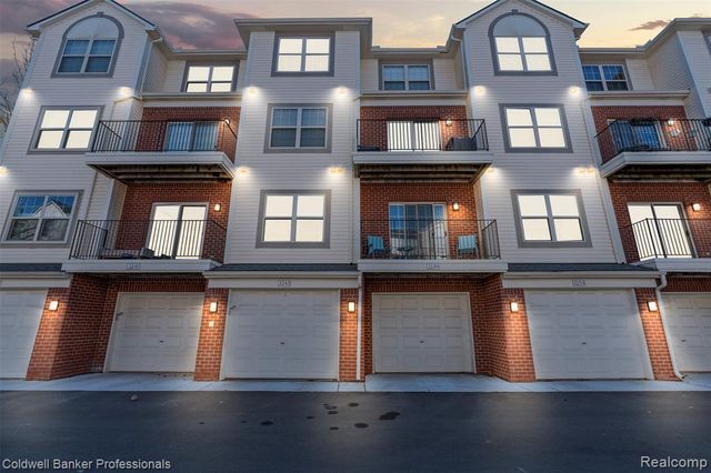 3245 Newbury Place, Troy, MI 48084