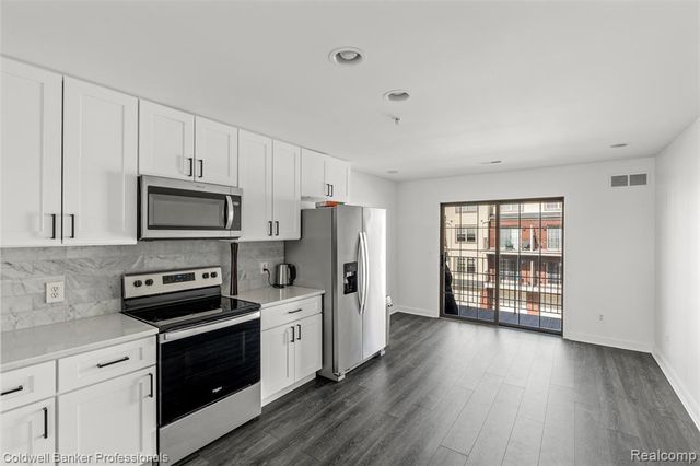 3245 Newbury Place, Troy, MI 48084