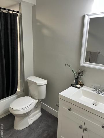 2639 Columbia Road 4, Berkley, MI 48072