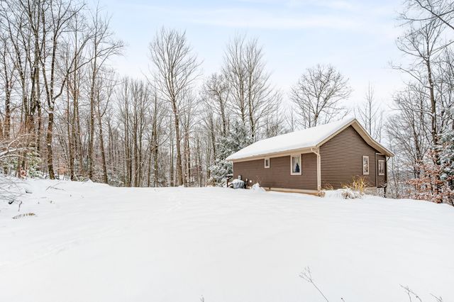 9586 E Lure Road, Newfield Twp, MI 49421