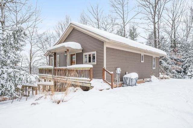 9586 E Lure Road, Newfield Twp, MI 49421