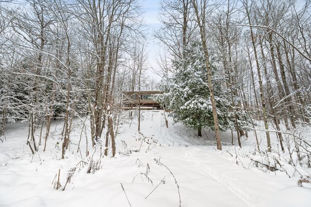 9586 E Lure Road, Newfield Twp, MI 49421