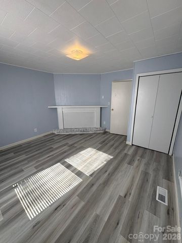 32 Pearl Street, Granite Falls, NC 28681