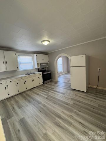 32 Pearl Street, Granite Falls, NC 28681