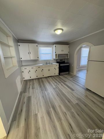 32 Pearl Street, Granite Falls, NC 28681