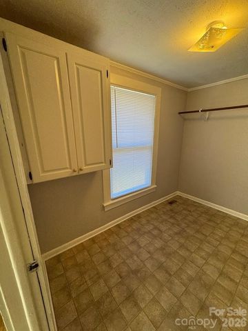 32 Pearl Street, Granite Falls, NC 28681