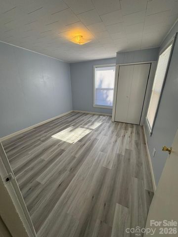 32 Pearl Street, Granite Falls, NC 28681