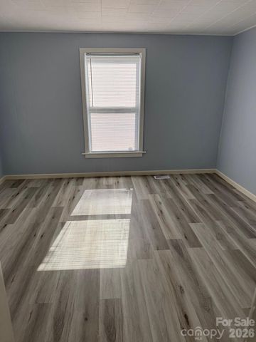 32 Pearl Street, Granite Falls, NC 28681