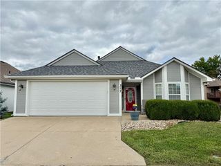 317 NW Vail Court, Blue Springs, MO 64014