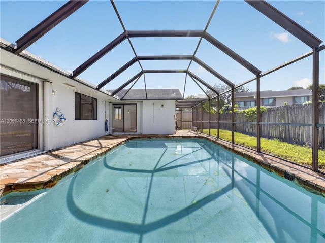 9428 NW 46th Ct, Sunrise, FL 33351