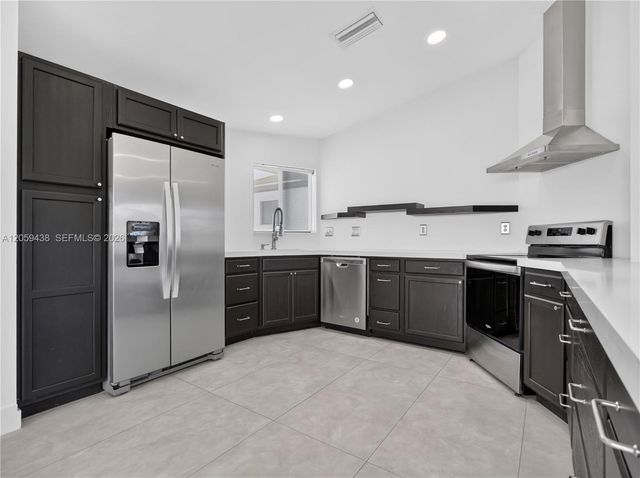 9428 NW 46th Ct, Sunrise, FL 33351