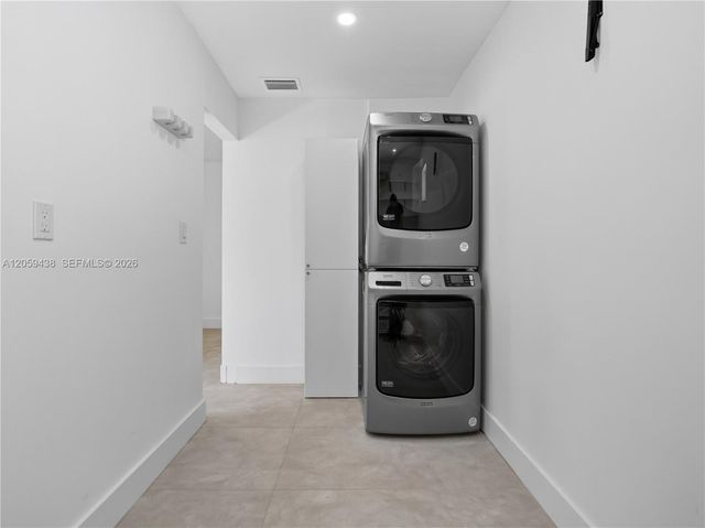 9428 NW 46th Ct, Sunrise, FL 33351