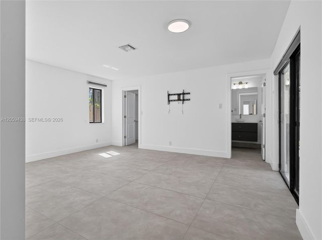 9428 NW 46th Ct, Sunrise, FL 33351