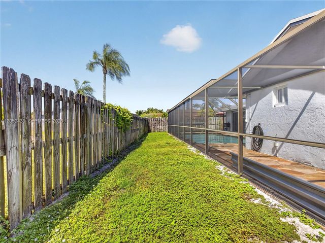 9428 NW 46th Ct, Sunrise, FL 33351