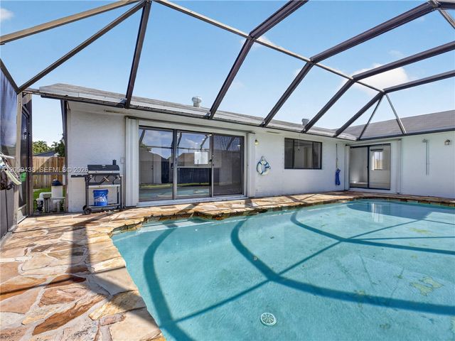 9428 NW 46th Ct, Sunrise, FL 33351