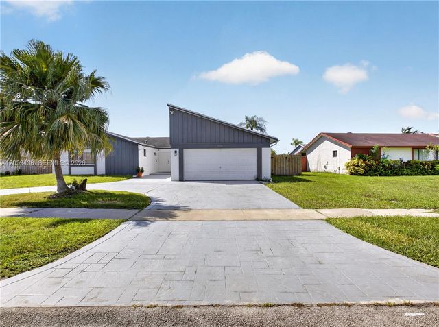 9428 NW 46th Ct, Sunrise, FL 33351